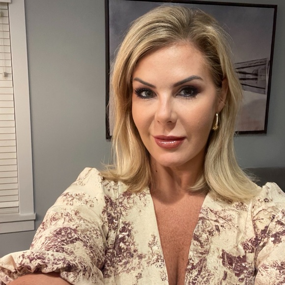 Meet your Posher, Nicole - Picture 1 of 1